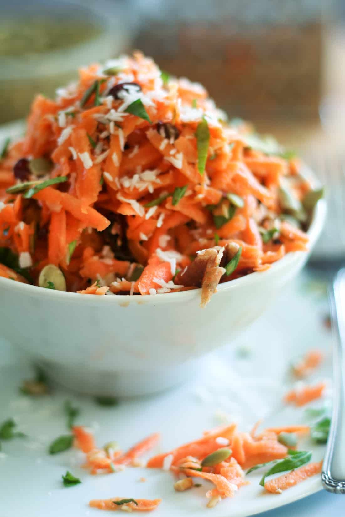 carrot salad with raisins and walnuts