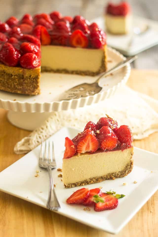 Non-Dairy Paleo Cheesecake | thehealthyfoodie.com