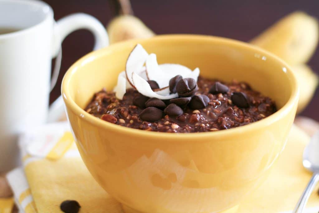 Chocolate and Banana Overnight Oats | thehealthyfoodie.com