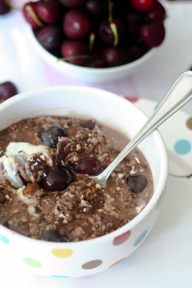 Breakfast that tastes just like dessert but that's as nutitious as can be? That's exactly what you get in a bowl of these Cherry & Chocolate Overnight Oats!