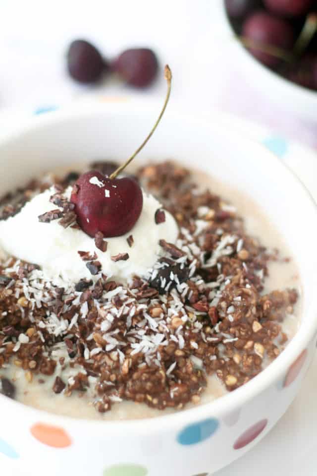 Breakfast that tastes just like dessert but that's as nutitious as can be? That's exactly what you get in a bowl of these Cherry & Chocolate Overnight Oats!