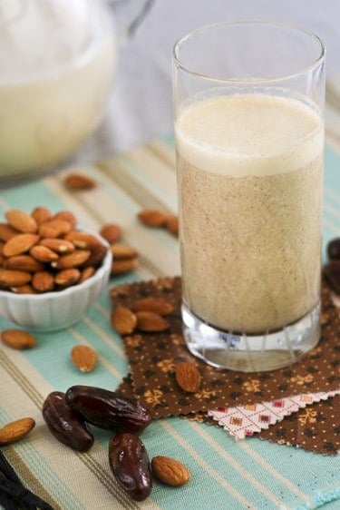 https://thehealthyfoodie.com/wp-content/uploads/2012/05/Almond-Date-Smoothie-2-e1337737332225.jpg