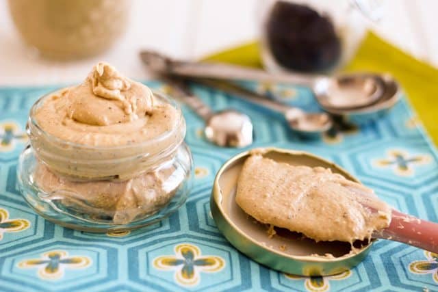 Homemade Cashew Butter | thehealthyfoodie.com