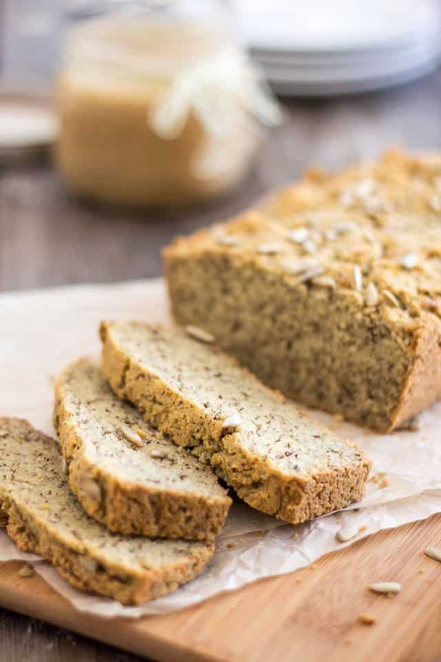 Paleo Bread | www.thehealthyfoodie.com