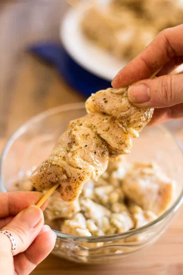 Chicken Souvlakis | thehealthyfoodie.com