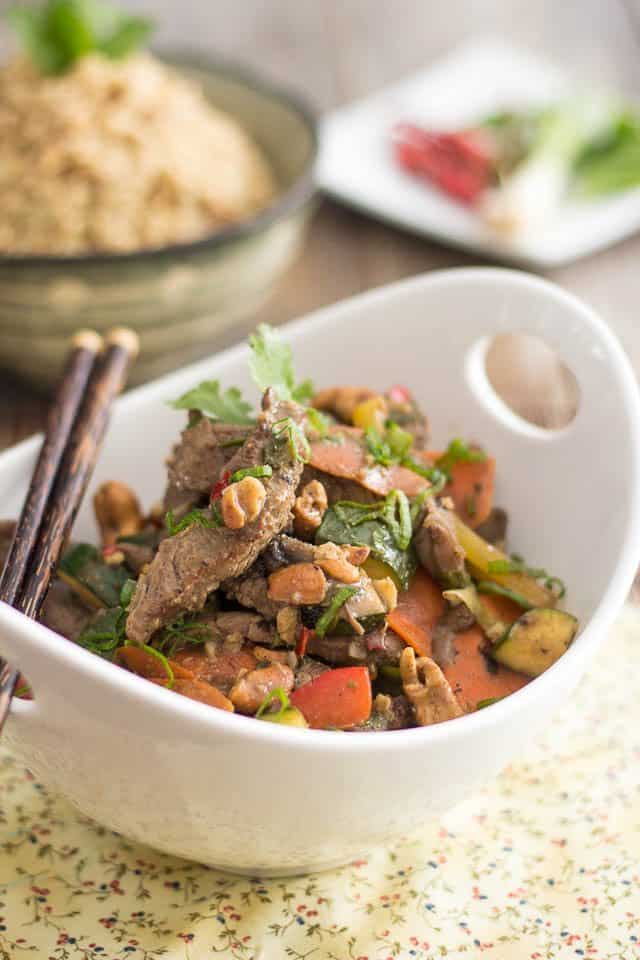 Ginger Cashew Beef Stir-Fry | www.thehealthyfoodie.com