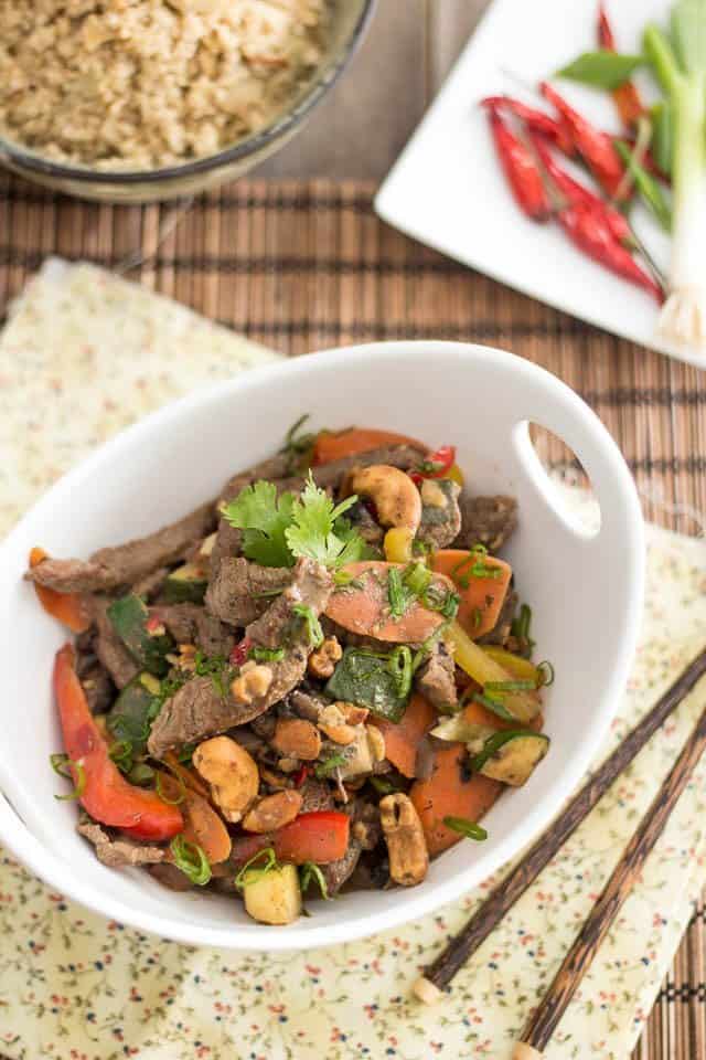 Ginger Cashew Beef Stir-Fry | www.thehealthyfoodie.com