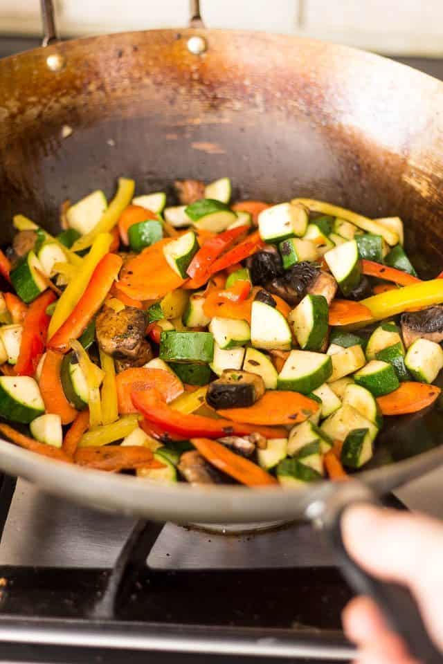 Ginger Cashew Beef Stir-Fry | www.thehealthyfoodie.com