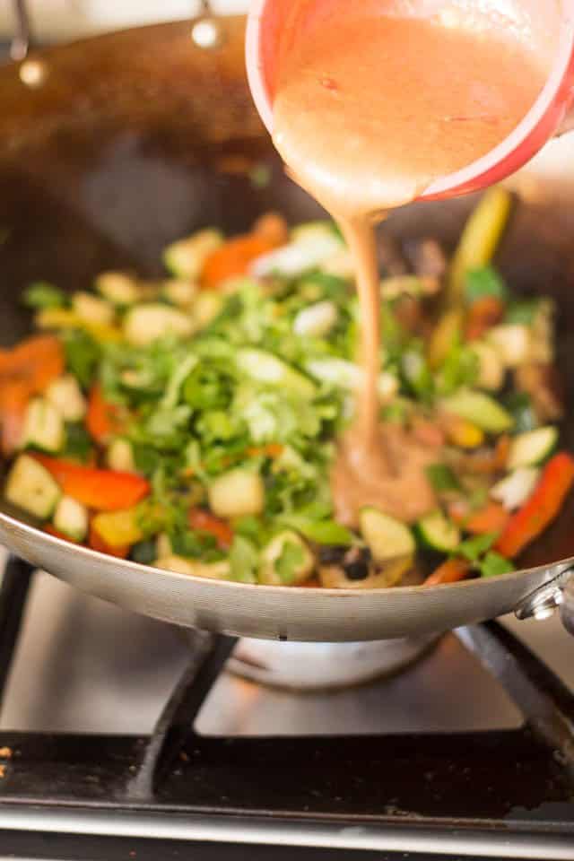 Ginger Cashew Beef Stir-Fry | www.thehealthyfoodie.com