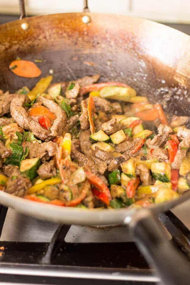 Ginger Cashew Beef Stir-Fry | www.thehealthyfoodie.com