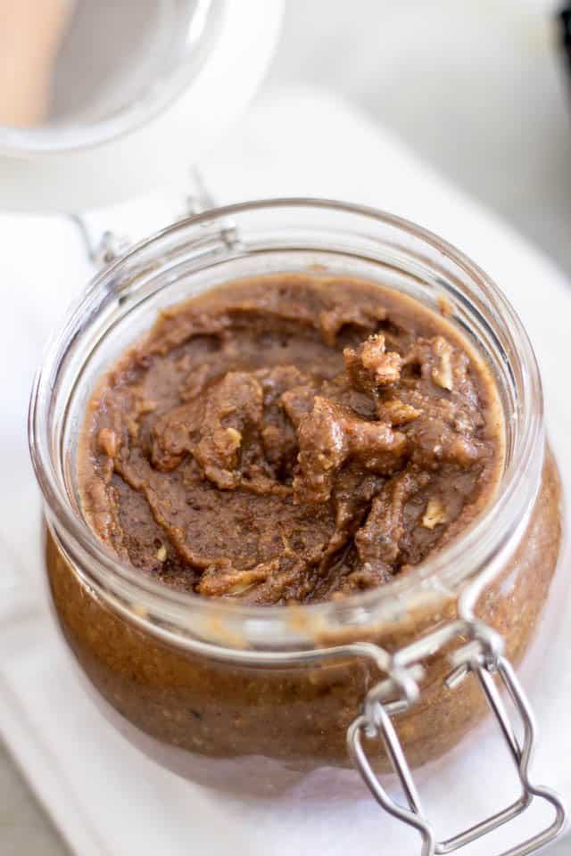 Buttered Pecan Pie in a Jar | thehealthyfoodie.com