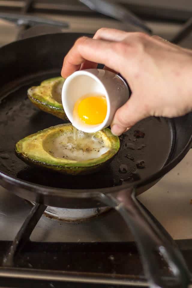 Eggs in Avocado Boat | thehealthyfoodie.com