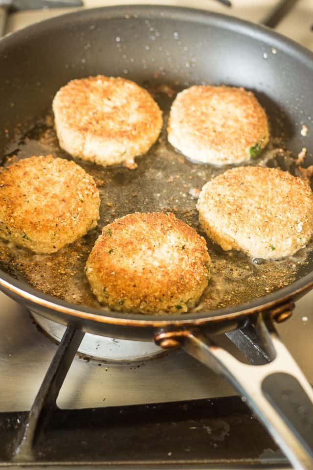 Paleo Crab Cakes | thehealthyfoodie.com