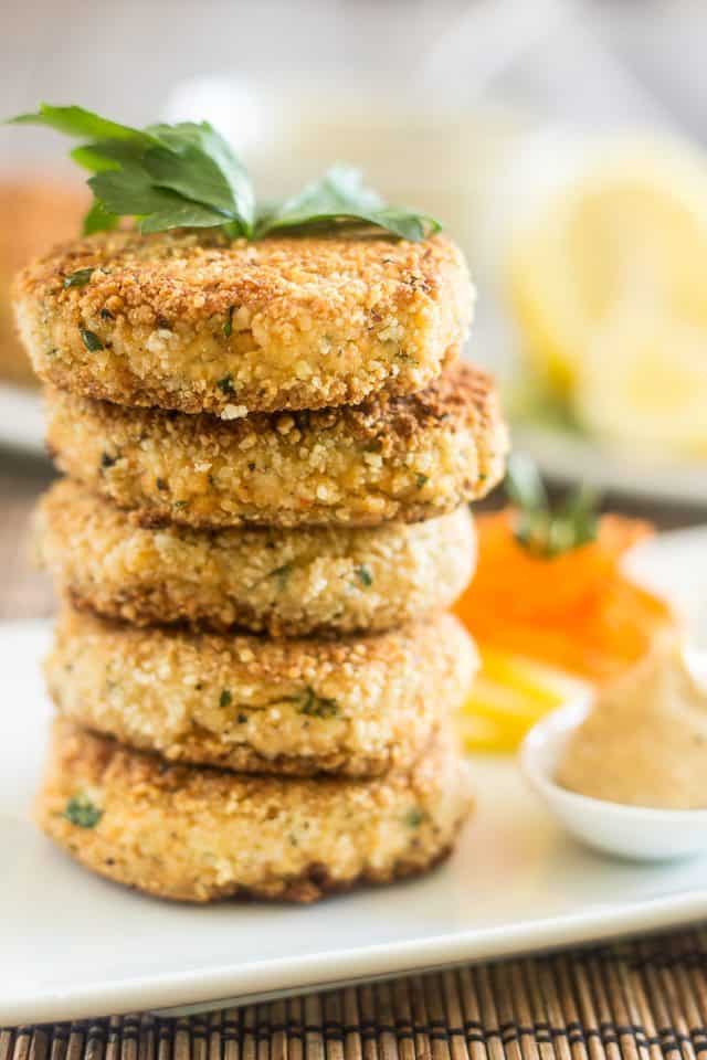 Paleo Crab Cakes | thehealthyfoodie.com