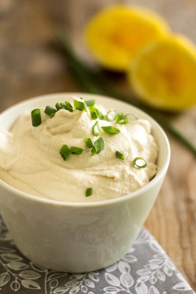 Non Dairy Sour Cream | thehealthyfoodie.com