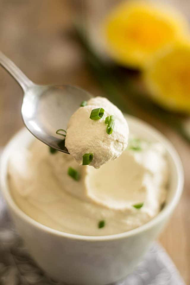 Non Dairy Sour Cream | thehealthyfoodie.com