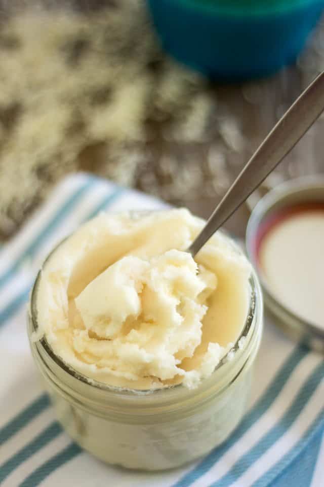 Smooth and Creamy Homemade Coconut Butter | thehealthyfoodie.com