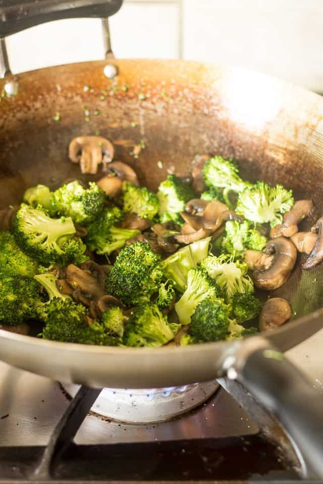 Beef and Broccoli Cauli-Rice | thehealthyfoodie.com