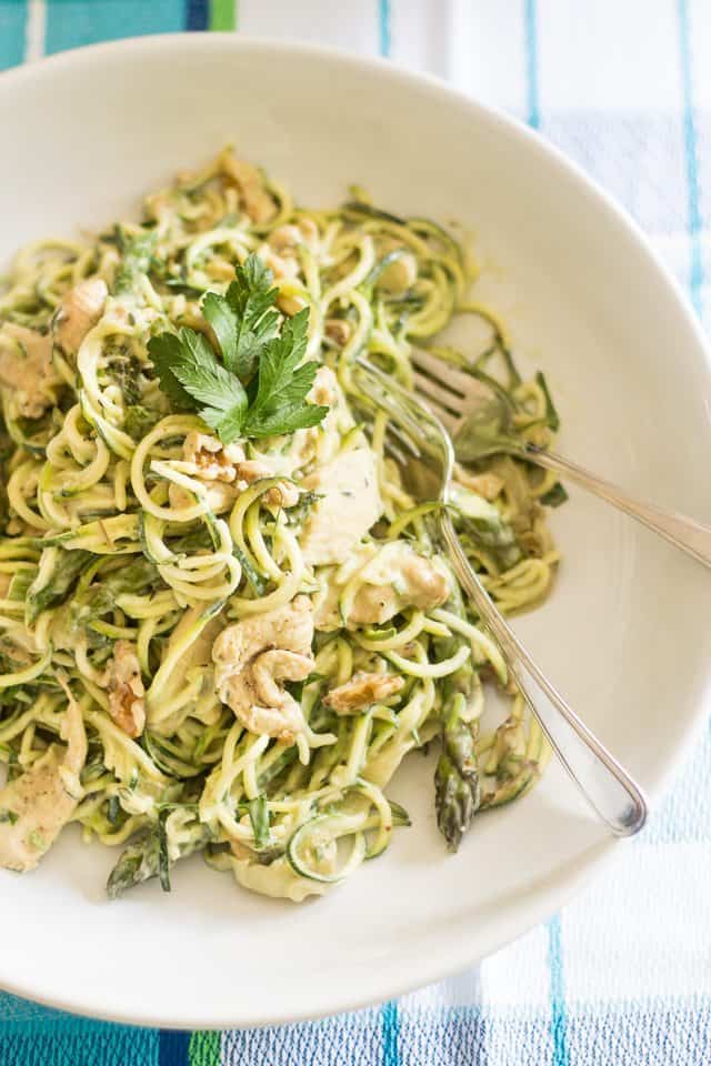 Creamy Avocado Pasta | thehealthyfoodie.com