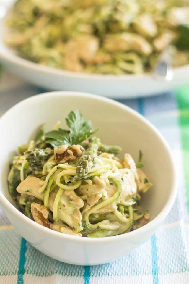 Creamy Avocado Pasta | thehealthyfoodie.com