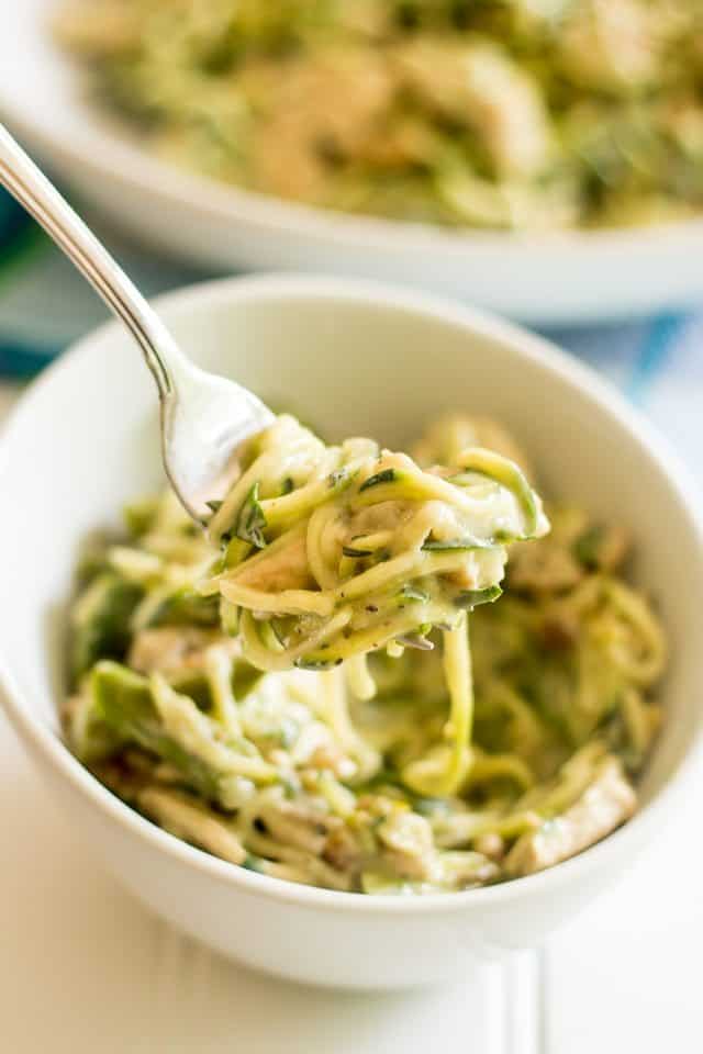 Creamy Avocado Pasta | thehealthyfoodie.com