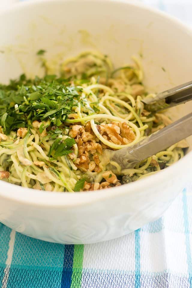 Creamy Avocado Pasta | thehealthyfoodie.com