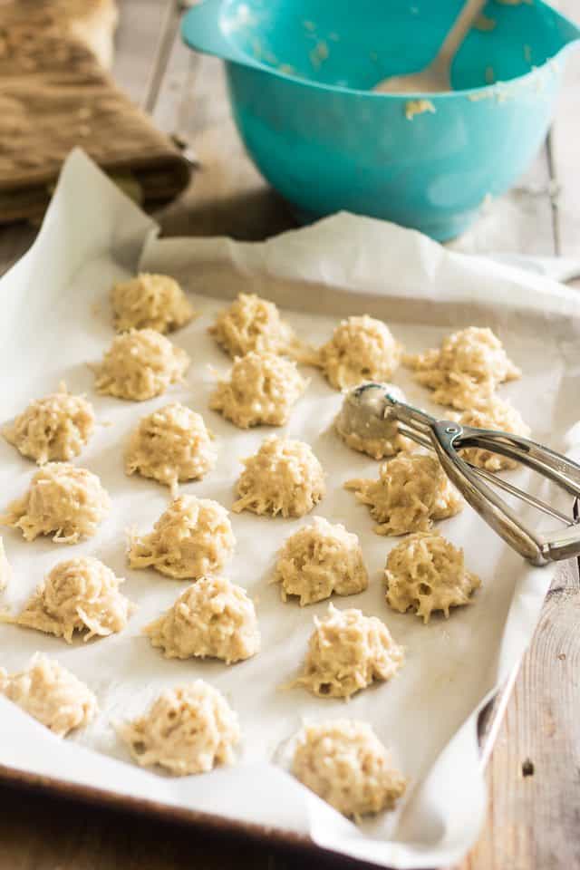 Fresh Coconut Macaroons | thehealthyfoodie.com