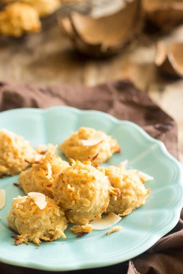 Fresh Coconut Macaroons | thehealthyfoodie.com