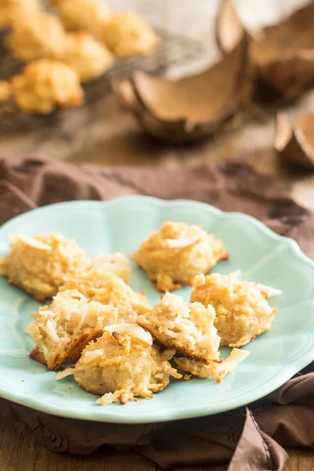 Fresh Coconut Macaroons | thehealthyfoodie.com