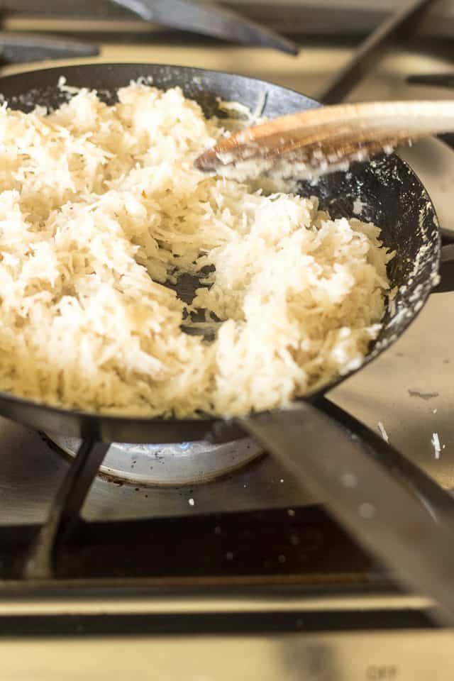 Fresh Coconut Macaroons | thehealthyfoodie.com