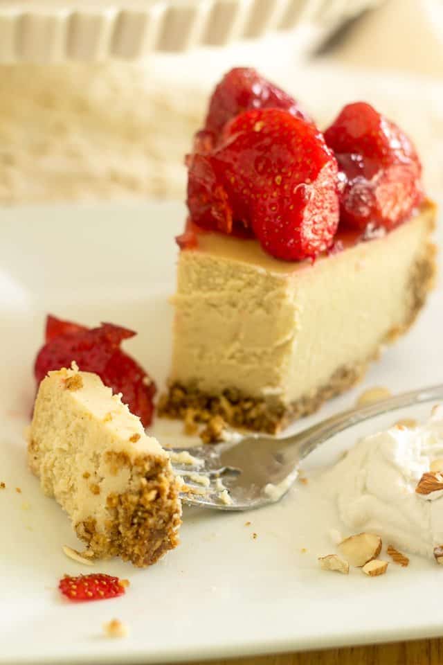Non-Dairy Paleo Cheesecake | thehealthyfoodie.com
