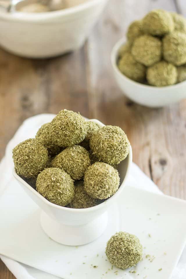 Matcha Coconut Fat Bombs | thehealthyfoodie.com