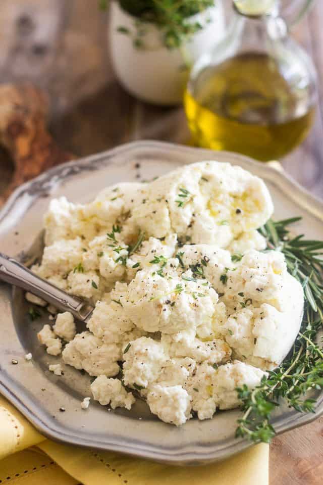 Homemade Fresh Farmers Cheese | thehealthyfoodie.com