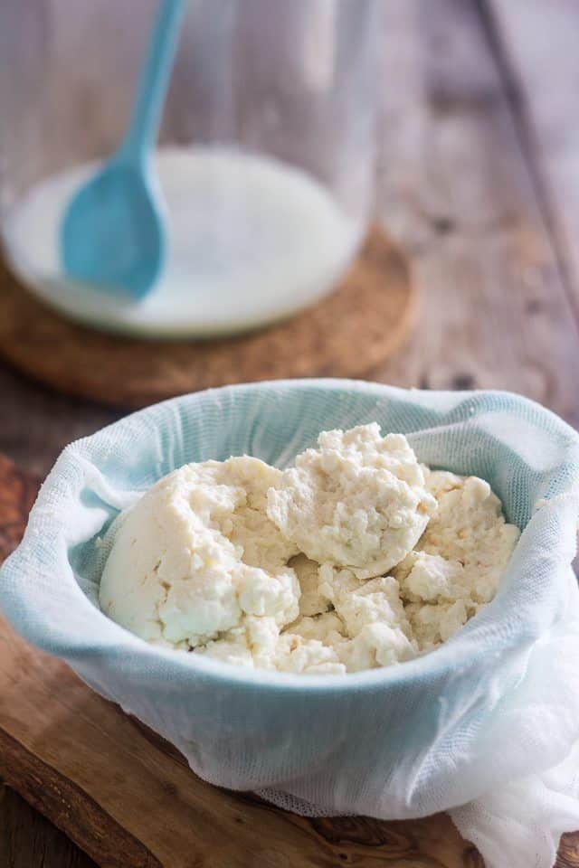 Homemade Fresh Farmers Cheese | thehealthyfoodie.com