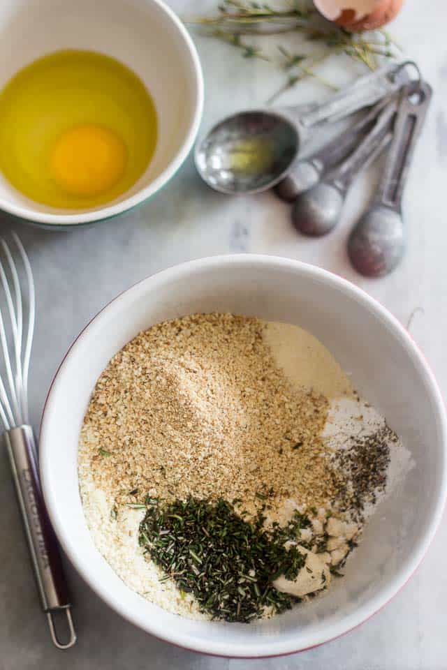 Rosemary and Sesame Paleo Crackers | thehealthyfoodie.com