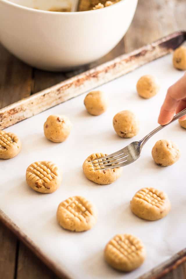Roasted Cashew Butter Cookies | thehealthyfoodie.com