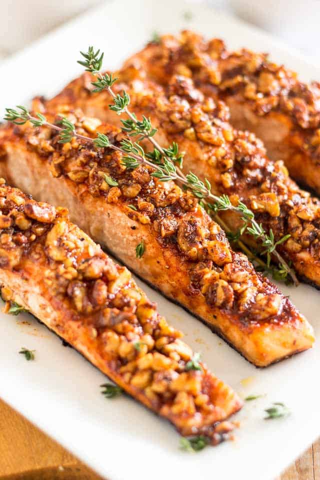 Maple Walnut Crusted Salmon |thehealthyfoodie.com