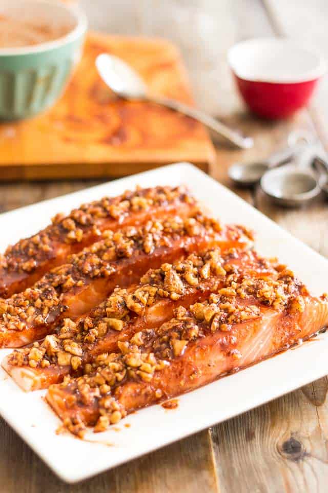 Maple Walnut Crusted Salmon |thehealthyfoodie.com