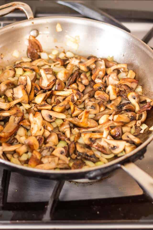 Creamy Mushroom Sauce over Spaghetti Squash | thehealthyfoodie.com