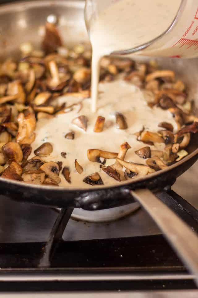 Creamy Mushroom Sauce over Spaghetti Squash | thehealthyfoodie.com