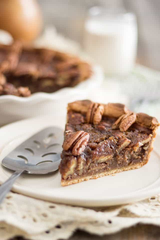 Paleo Pecan Pie | thehealthyfoodie.com