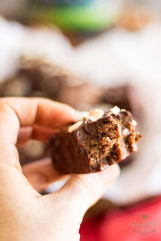 Almond Chocolate Homemade Protein Bars | thehealthyfoodie.com