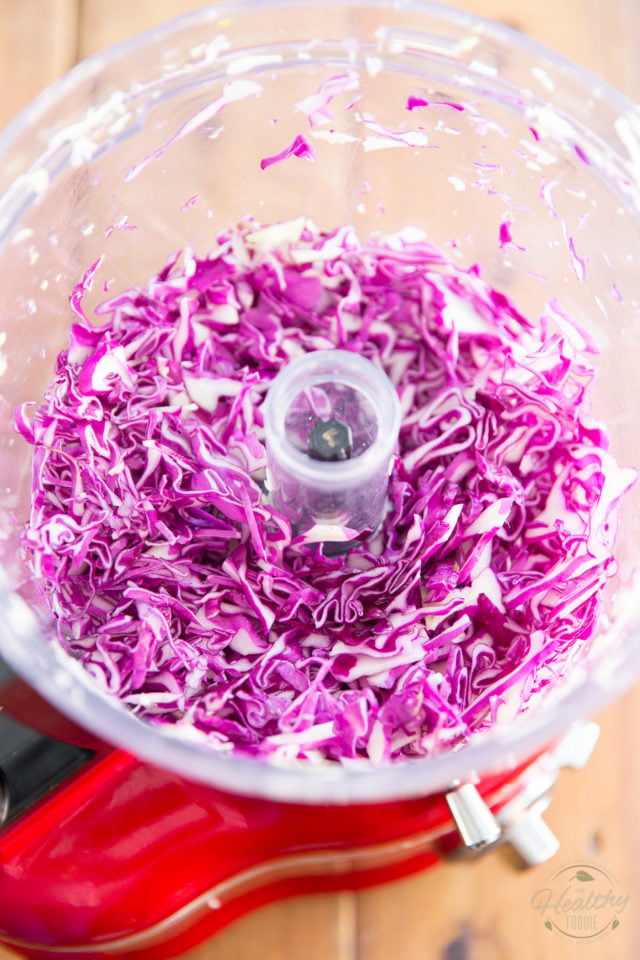 Shred the red cabbage thinly, preferably with the help of a food processor
