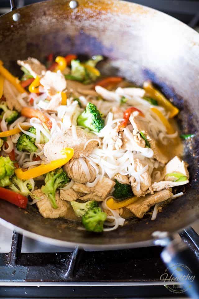 Chicken Pad Thai | thehealthyfoodie.com