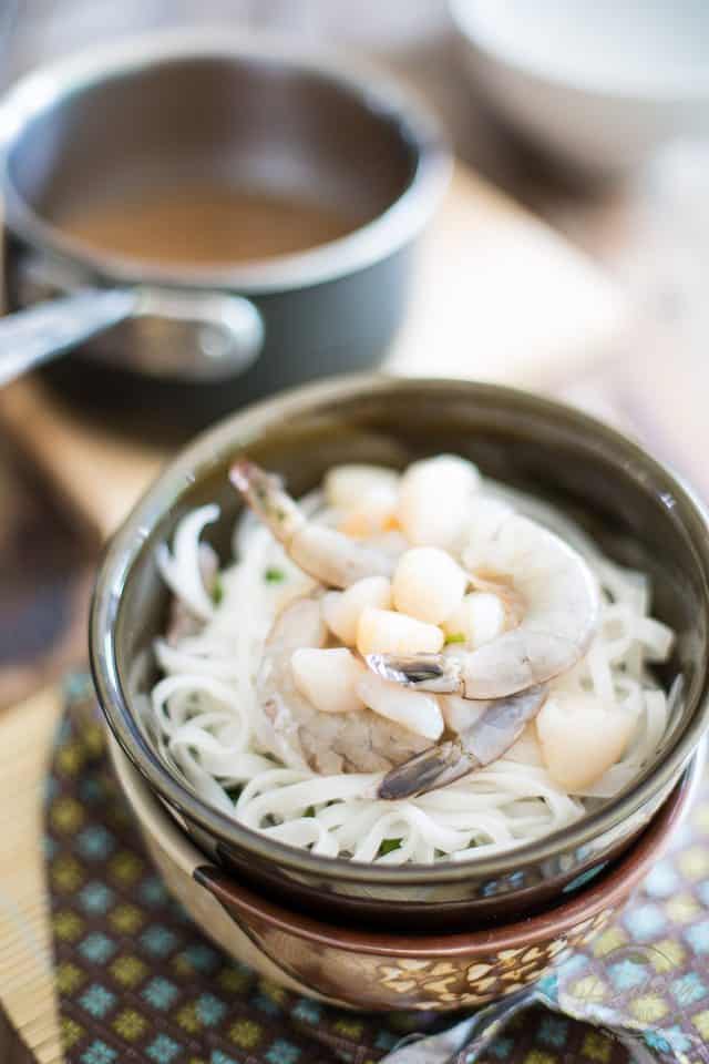 Instant Seafood Pho | thehealthyfoodie.com
