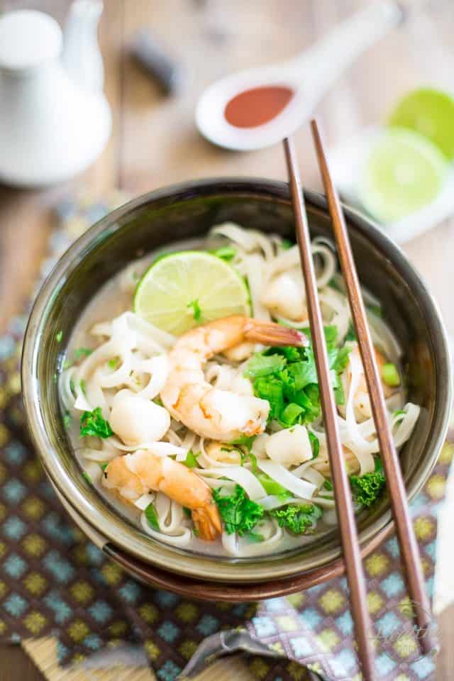 Instant Seafood Pho | thehealthyfoodie.com