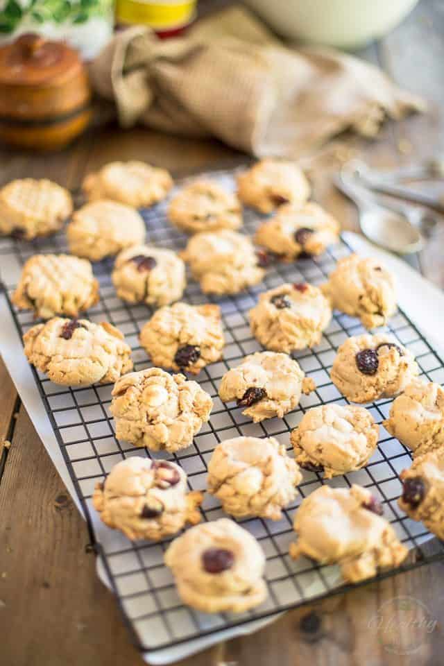 Macadamia Cranberry Cookies | thehealthyfoodie.com