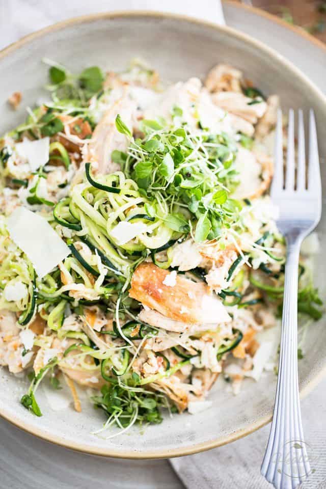 Parmesan Chicken Zoodles | thehealthyfoodie.com