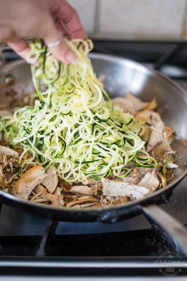 Parmesan Chicken Zoodles | thehealthyfoodie.com
