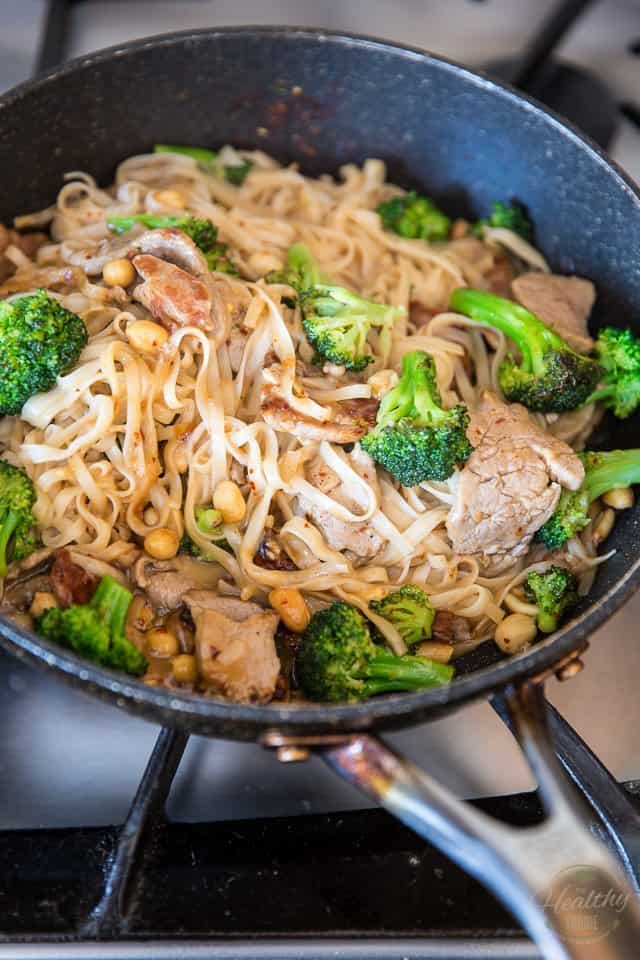 Easy Pork and Broccoli Asian Noodles | thehealthyfoodie.com